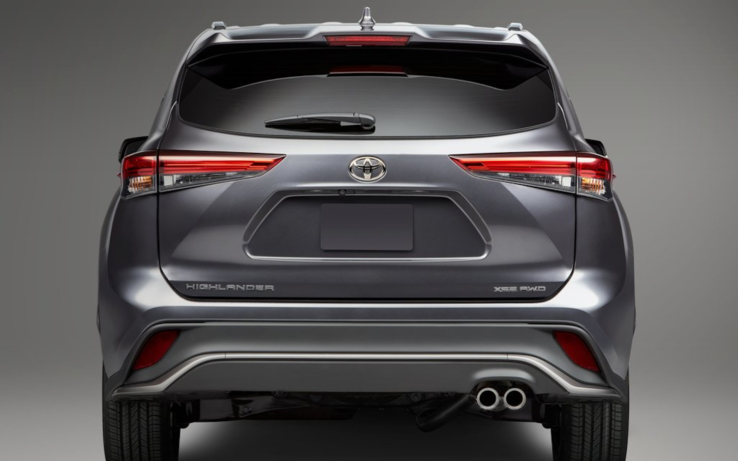 Comparison Toyota Highlander Hybrid XLE 2022 vs Toyota Highlander